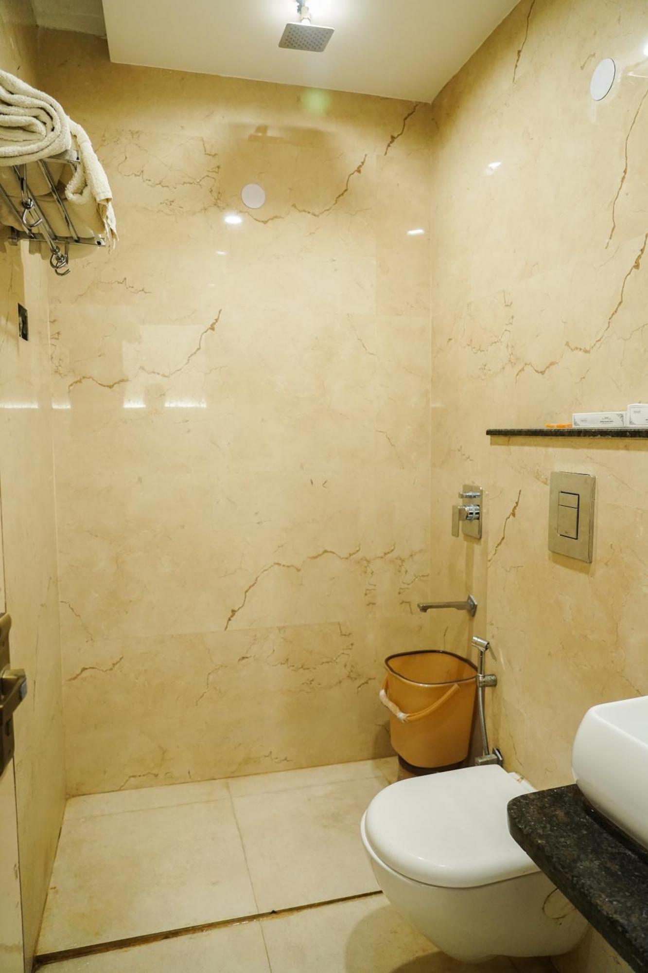 Hotel Batra Home Nizamuddin Nueva Delhi Exterior foto
